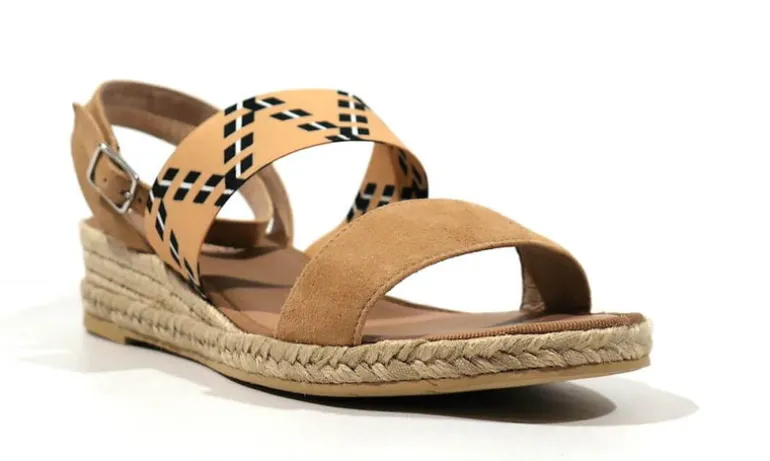 Alpargatas beige bajas con banda elástica para mujer