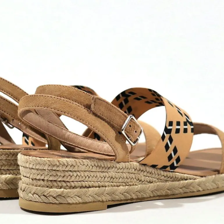 Alpargatas beige bajas con banda elástica para mujer