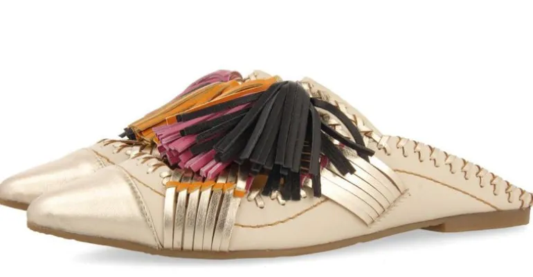 Babuchas de piel con borlas XL Gioseppo Papantla