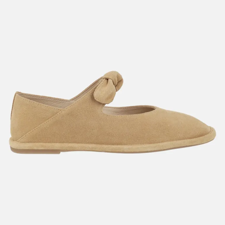 Bailarinas estilo merceditas en serraje camel con lazo al empeine