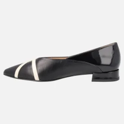 Bailarinas negras de charol con detalle de tiras en crudo