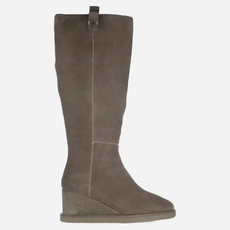Botas altas Brora en serraje taupe con cuña