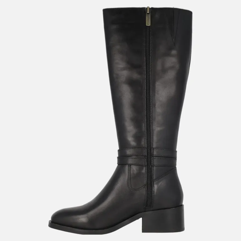Botas altas de piel con adorno de hebilla y nudo