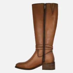 Botas altas de piel con adorno de hebilla y nudo