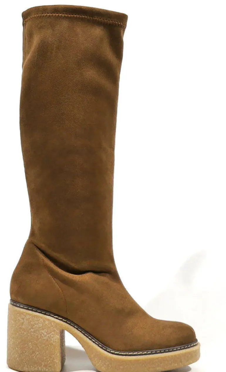 Botas altas en tejido elástico marrón con tacones de goma