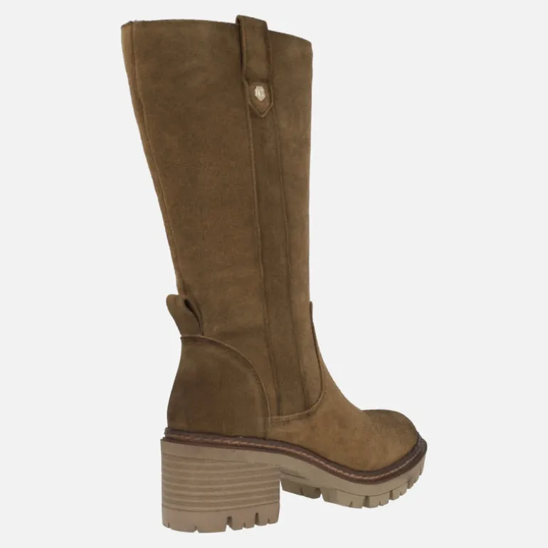 Botas de mujer en serraje camel con piso track