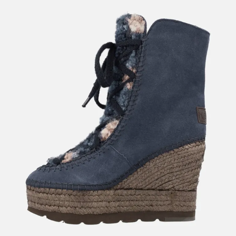 Botas de serraje con cuña alta de yute y pala de borreguillo