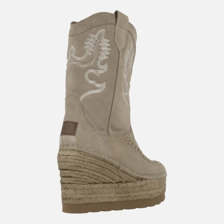 BOTAS DE serraje taupe CON BORDADOS Y CUÑA DE YUTE