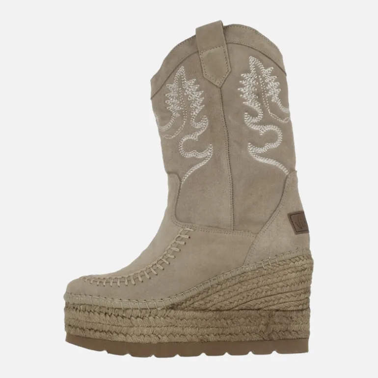 BOTAS DE serraje taupe CON BORDADOS Y CUÑA DE YUTE