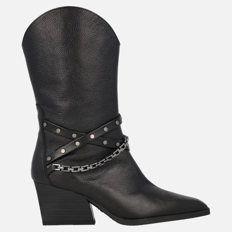 Botas negras de piel estilo cowboy con cadena y remaches de Hispanitas