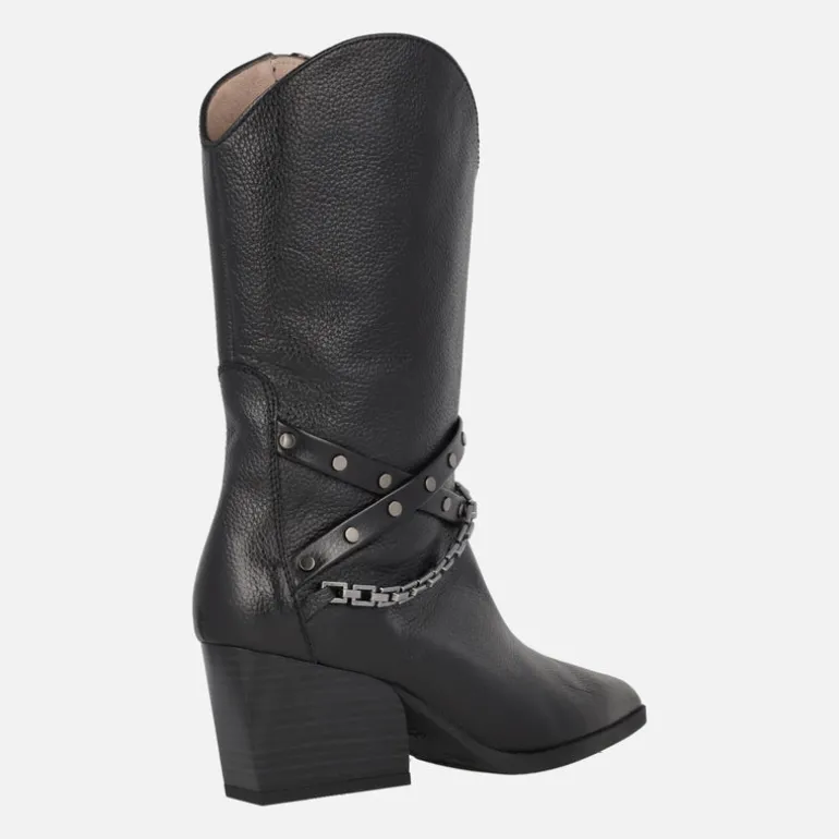 Botas negras de piel estilo cowboy con cadena y remaches de Hispanitas