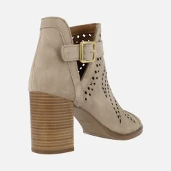 Botines abiertos de puntera Alpe Lisset con troquelados y hebilla