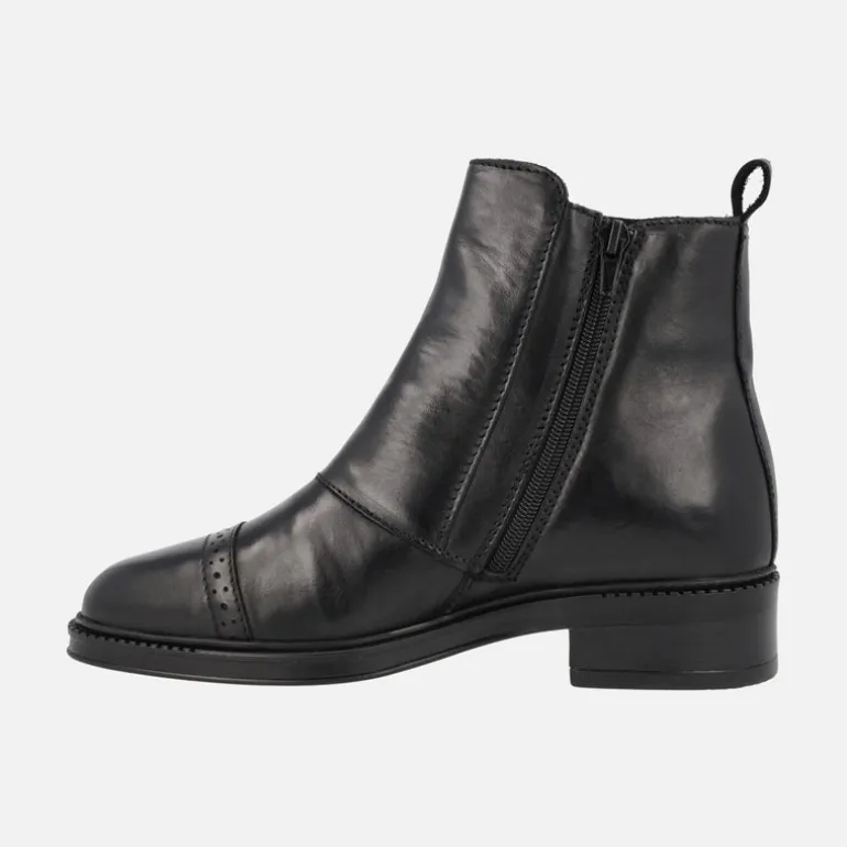 Botines Ayana de piel con tres tiras de hebillas