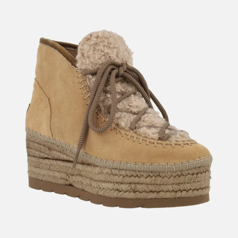 Botines bajos en ante con pala de borreguillo y cuña baja de yute