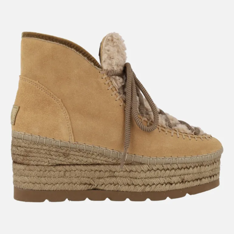 Botines bajos en ante con pala de borreguillo y cuña baja de yute