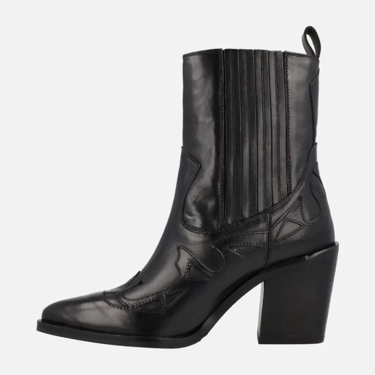 Botines cowboy en piel negra con caña alta y tacones de 8 cms