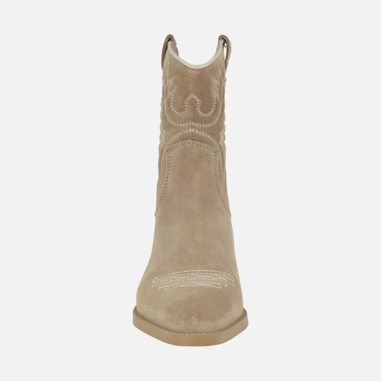 Botines cowboy Yanina en serraje beige con bordados