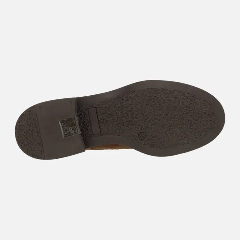 Botines de cordones en serraje marron con detalles metálicos