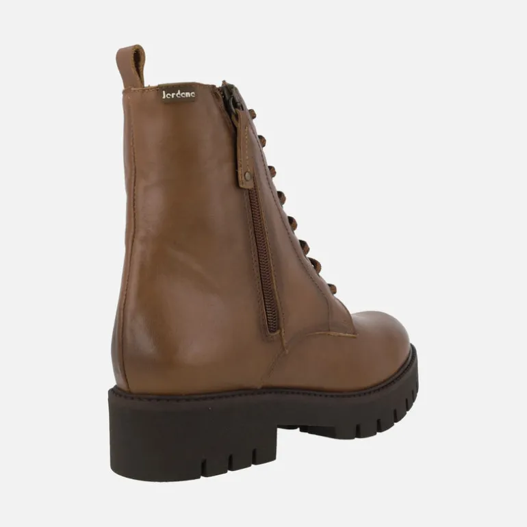 Botines de piel con cordones y cremallera con piso track