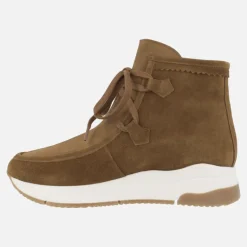 Botines de piel serraje color cuero con cordones