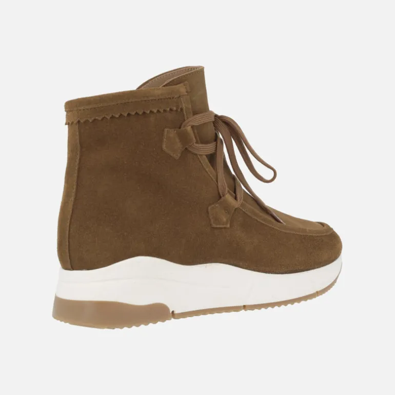 Botines de piel serraje color cuero con cordones