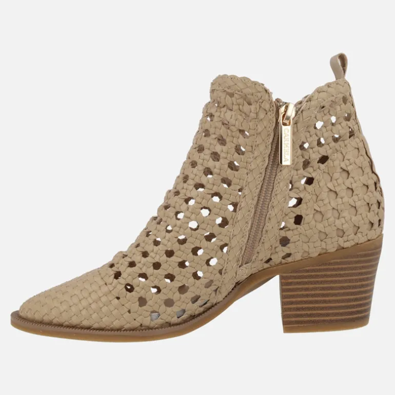 Botines de piel trenzada color beige con cremalleras