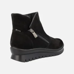 Botines de serraje con cremallera lateral y membrana impermeable