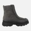 Botines de serraje gris con piso track y membrana Gore-tex
