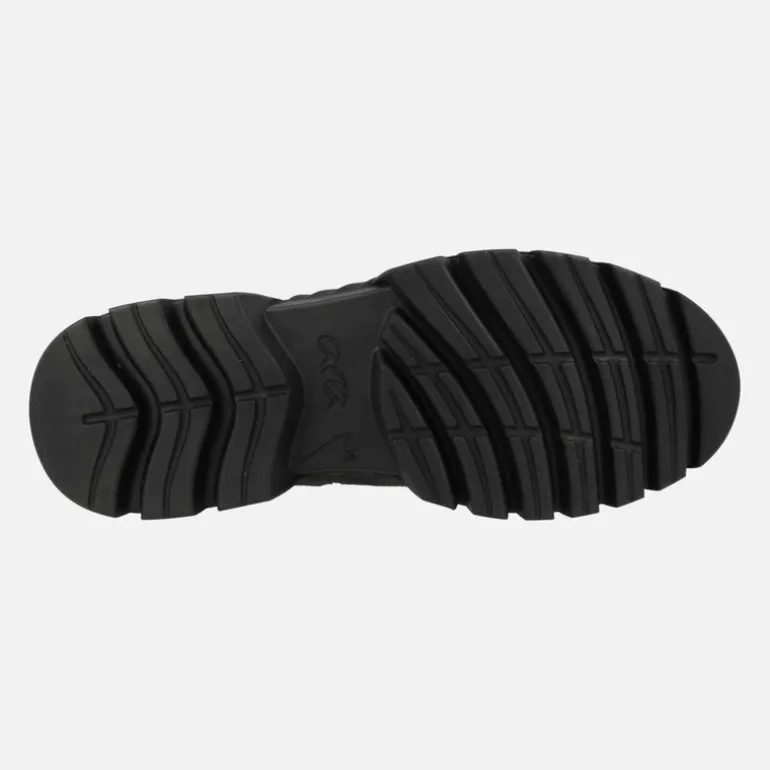 Botines de serraje gris con piso track y membrana Gore-tex