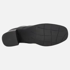 Botines de tacón con cierre de gomas elásticas y botones