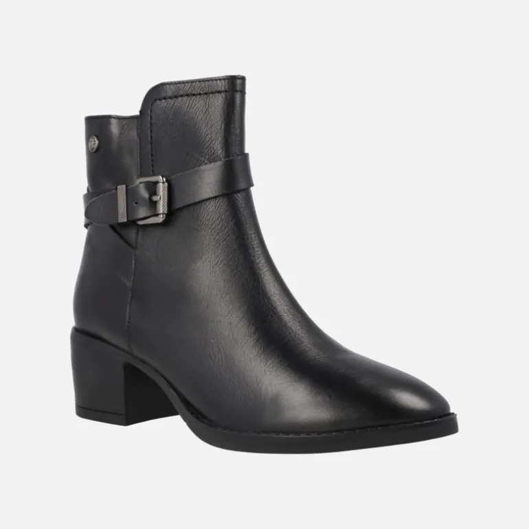 Botines de tacón en piel negra con hebilla