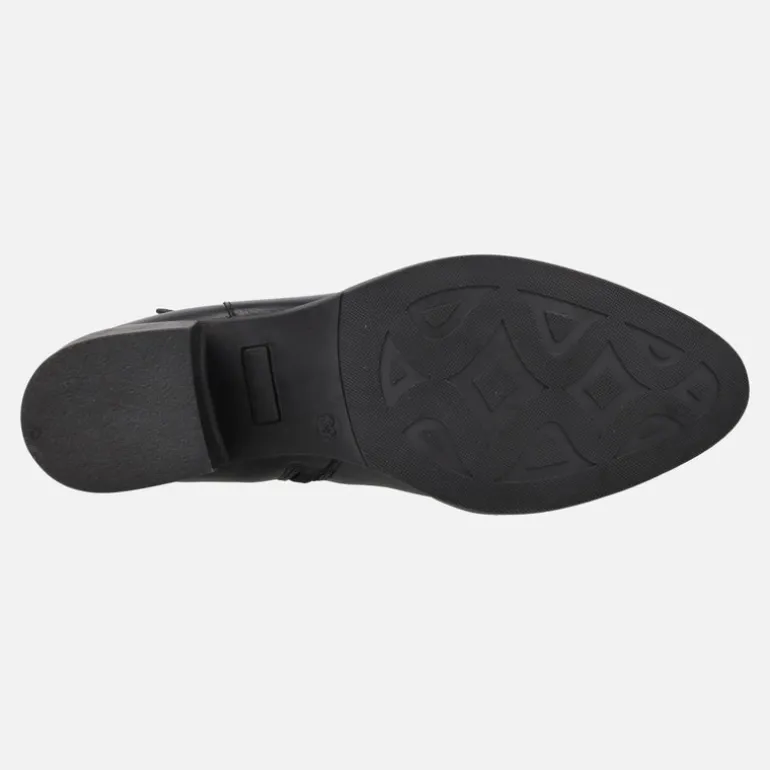 Botines de tacón en piel negra con hebilla