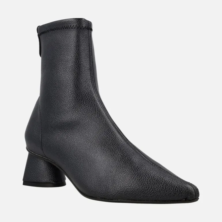 Botines elásticos con punta afilada y tacón geométrico