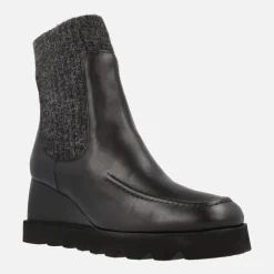 Botines Leysa en piel negra con caña de lana