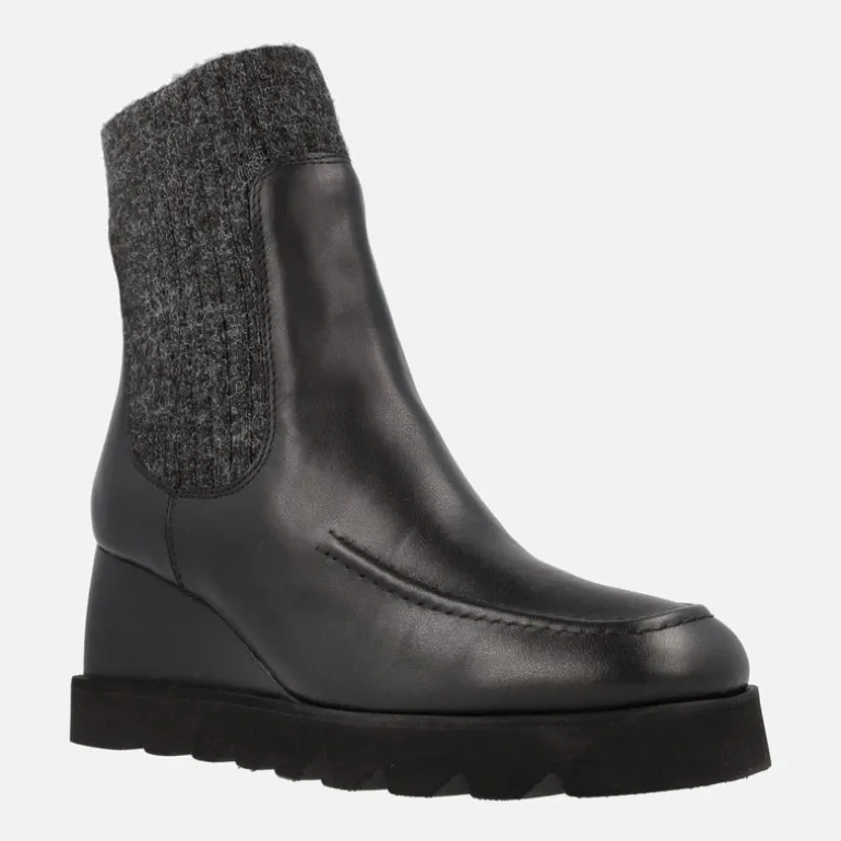 Botines Leysa en piel negra con caña de lana