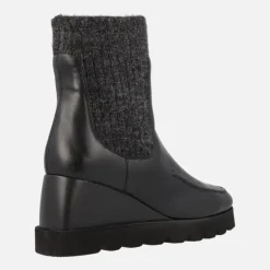 Botines Leysa en piel negra con caña de lana