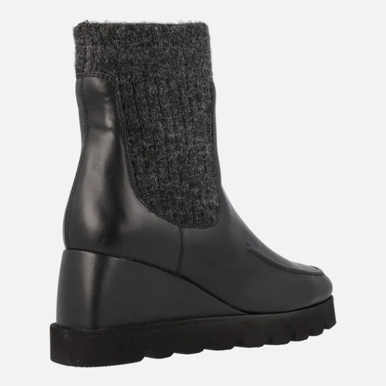 Botines Leysa en piel negra con caña de lana