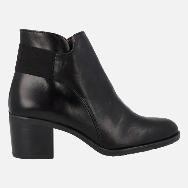 Botines negros de piel con tacón y elástico trasero