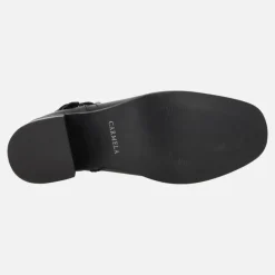 Botines negros de piel con adorno de hebilla y tacón medio