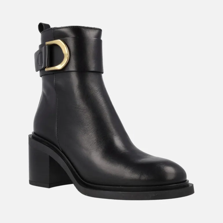 Botines negros de piel Evolet con adorno metálico y tacones de 7 cms