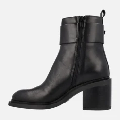 Botines negros de piel Evolet con adorno metálico y tacones de 7 cms