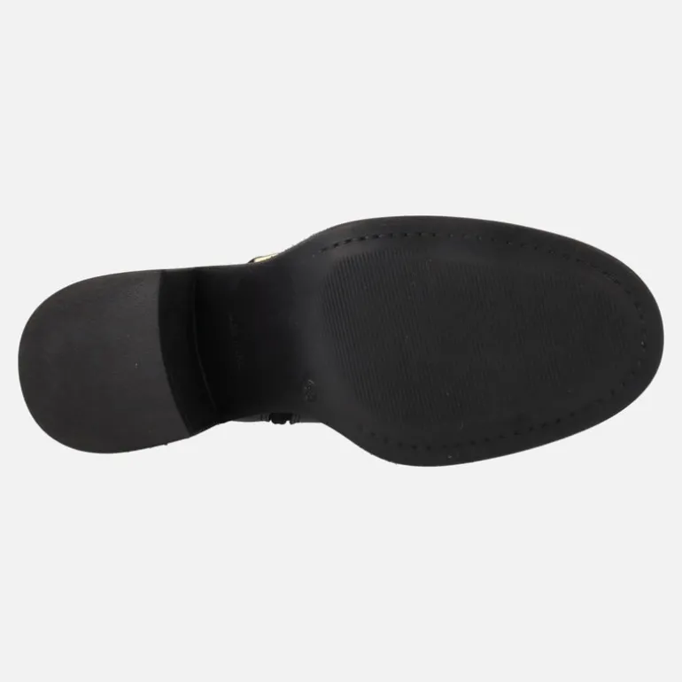 Botines negros de piel Evolet con adorno metálico y tacones de 7 cms