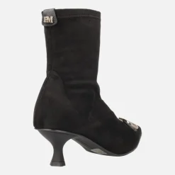 Botines negros en tejido elástico efecto ante con adorno metálico