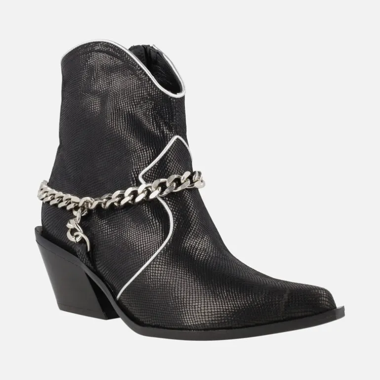 Botines negros estilo cowboy con adorno de cadena