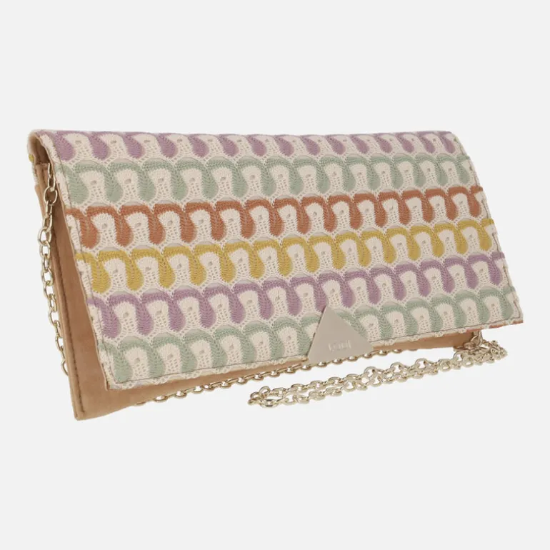 Carteras Lodi en ante camel con tapa en tejido crochet