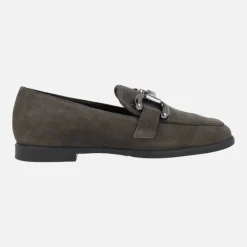 Mocasines bajos de serraje con adorno metálico para mujer