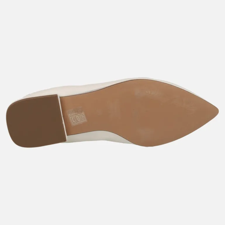 Mocasines blancos de piel con tachas metálicas Pedro Miralles
