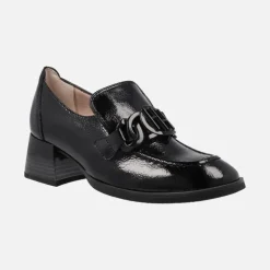 Mocasines Charlize en charol negro con adorno