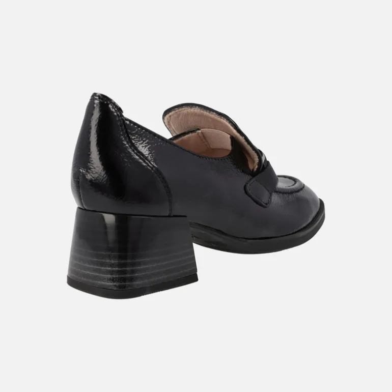 Mocasines Charlize en charol negro con adorno