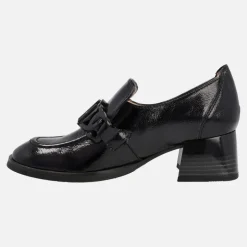 Mocasines Charlize en charol negro con adorno